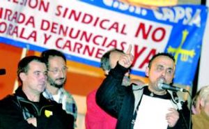 Carnero y Morala agradecen el apoyo y piden seguir luchando tras serles concedido el régimen abierto