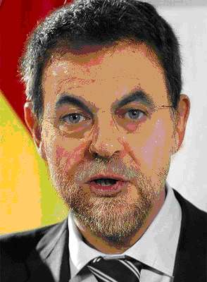 Llamazares denuncia en el pleno la política antisocial de Rodríguez Zapatero y plantea una respuesta de izquierdas a la crisis