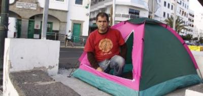 El portavoz de IU en Lanzarote suspende la huelga de hambre que inició en apoyo a Aminatou