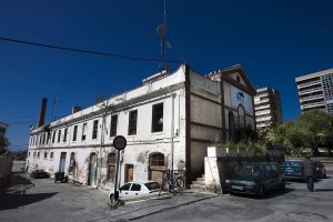 Motril: Un comité internacional pide que no se derribe el edificio de la Alcoholera