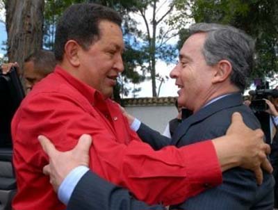El País ensalza a Uribe mientras carga contra Chávez