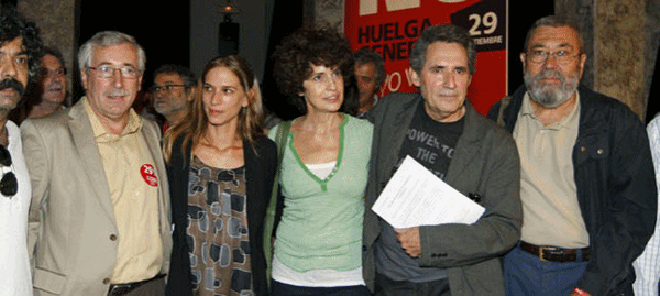 El mundo de la cultura llama a secundar la huelga general: Adriana Ozores, Miguel Ríos y Pilar Bardem, entre otros, han participado en un acto de apoyo al 29-S