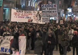 4.000 personas protestan en Barcelona contra los recortes en las pensiones y exigen otra huelga general