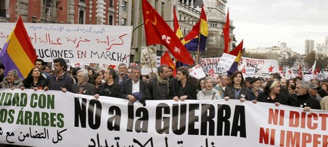 Madrid se manifiesta contra la intervención en Libia
