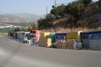 IU pide al equipo de gobierno que resuelva de una vez el problema de los contenedores de reciclaje