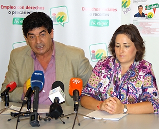 Manuel Morales y Carmen Pérez pugnan por encabezar la lista de IU