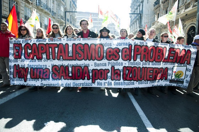 Miles de granadinos se echan a la calle contra la reforma laboral del Gobierno