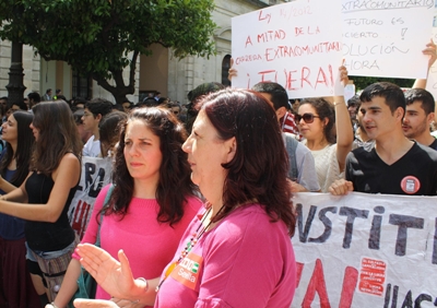 Marina Segura, parlamentaria de IU LV-CA, participa en la manifestación contra los recortes en Educación