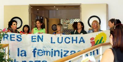 Las mujeres de la izquierda protagonizan un encierro de 24 horas contra la feminización de la pobreza